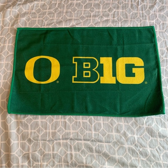 NCAA Oregon Ducks Sports Fan Towel Green 11x18”" BIG10 Network Rally Towel SGA - Picture 1 of 6
